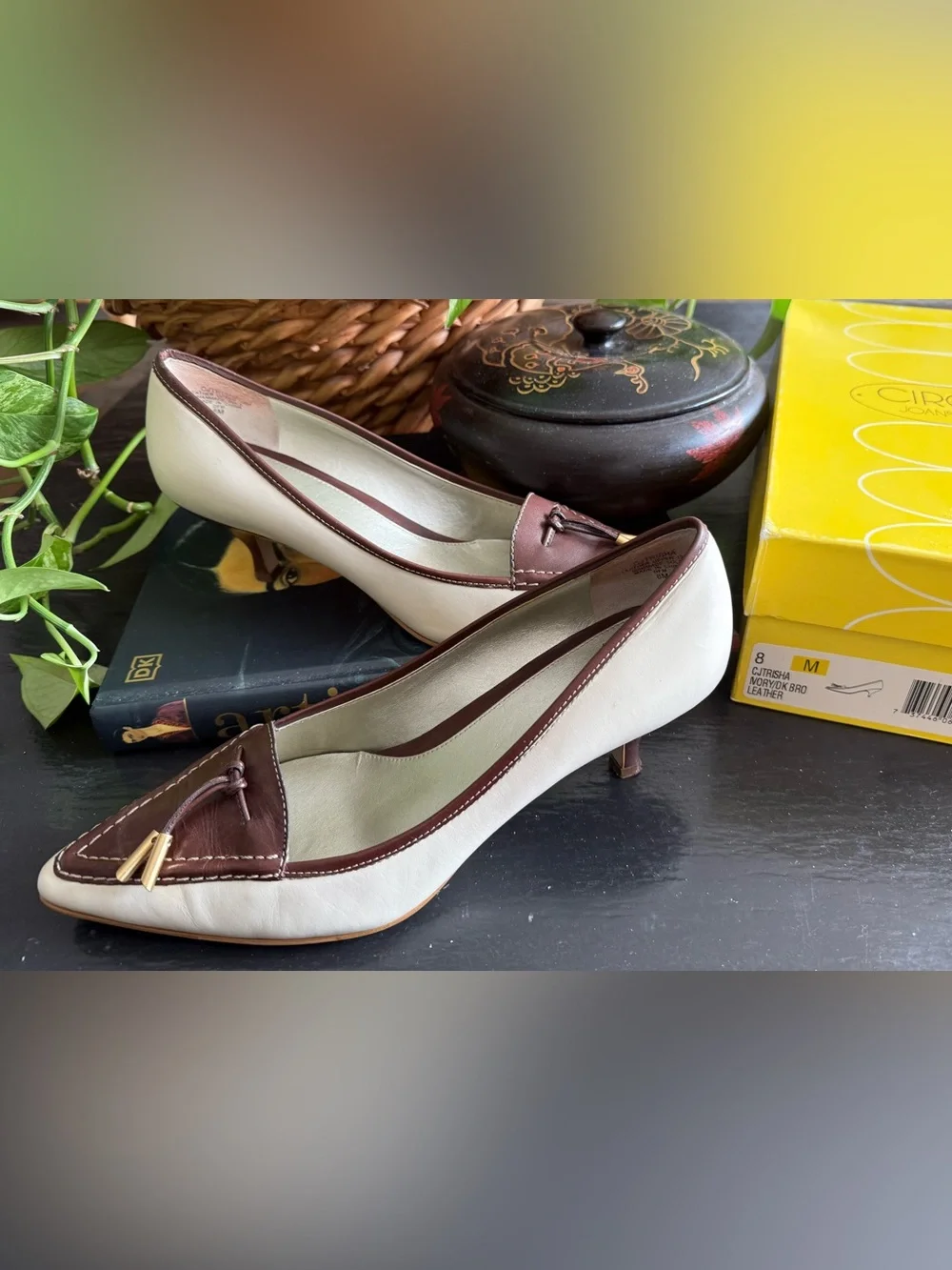 Circa Joan & David CJTRISHA Two Tone Leather Tassel Loafer Pumps Kitten Heel 8M